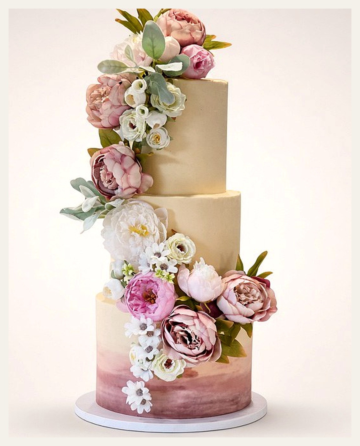 Luxury floral cake with white and pink flowers
